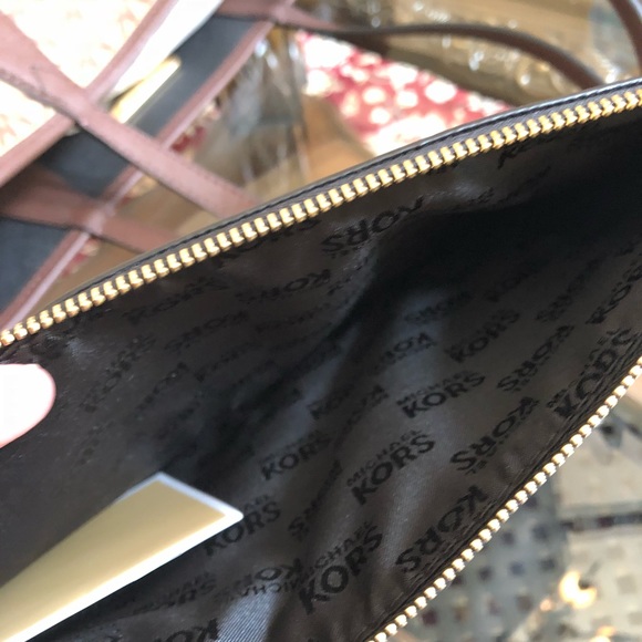 Michael Kors Candy Large Reversible Tote+Wristlet - Picture 8 of 8